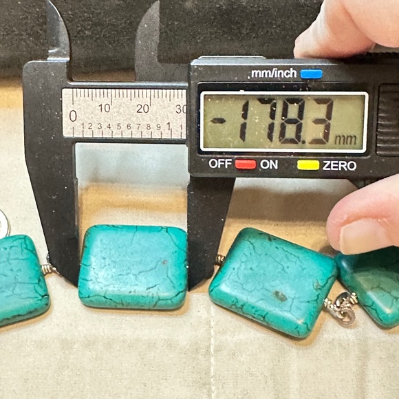 Green Howlite & silver toggle bracelet.  Large rectangular stones. - Picture 16 of 16